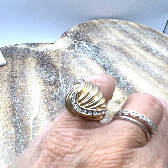 Elegant Gold Rhinestones Knot Swirl Ring 18K HGE Vintage Size 6 - Picture 13 of 15